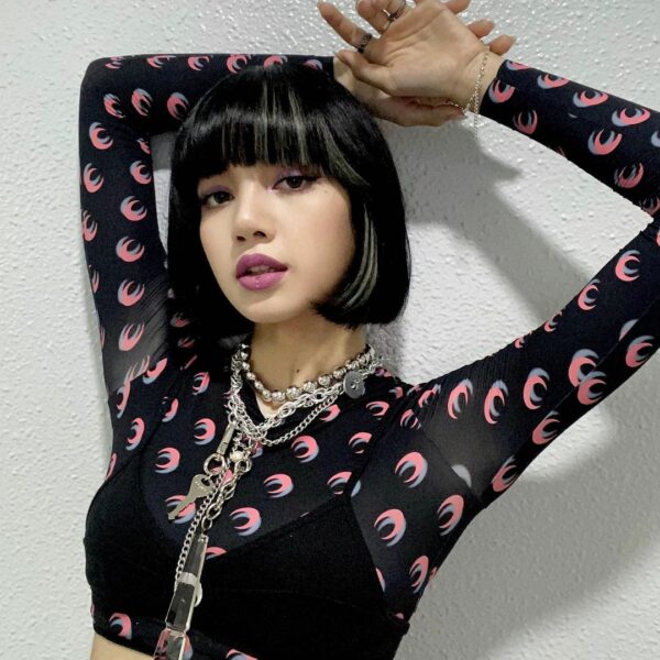 LOVE LOVE BLINKS …