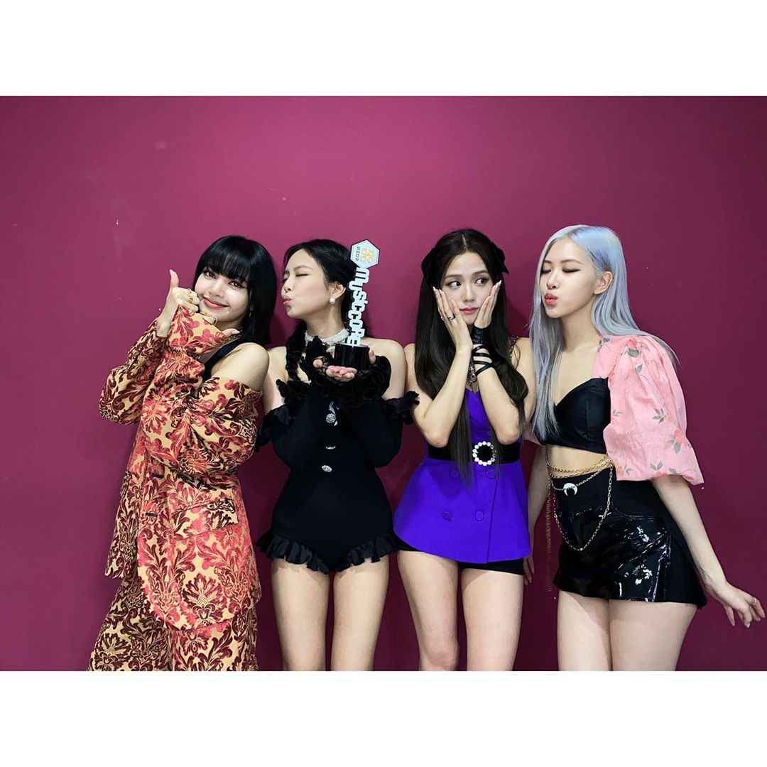 To celebrate the first win at Music core thank you BLINKS as always We love you …