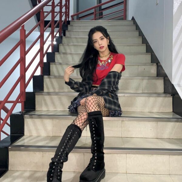 블링크 오늘 1위는 블링크 거예요
4년 만에 나온 첫 정규앨범도 함께 해줘서 너무 고맙고 사랑합니다
항상 더 좋은 모습으로 블링크를 웃음 짓게 …