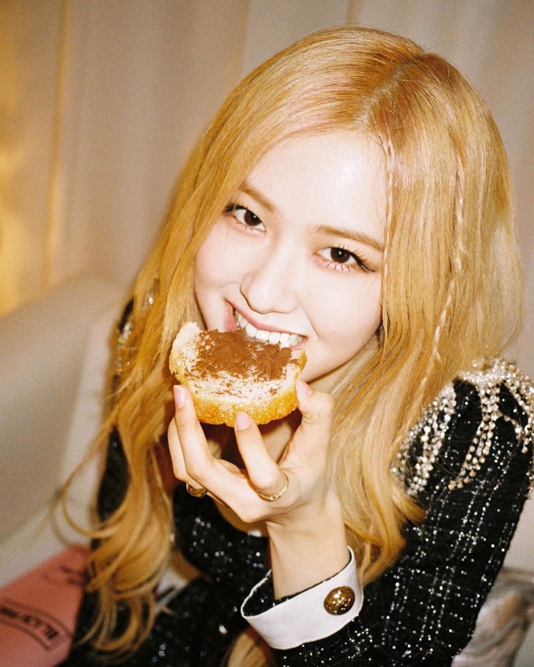 Who doesn’t love a good nutella on toast before a show …