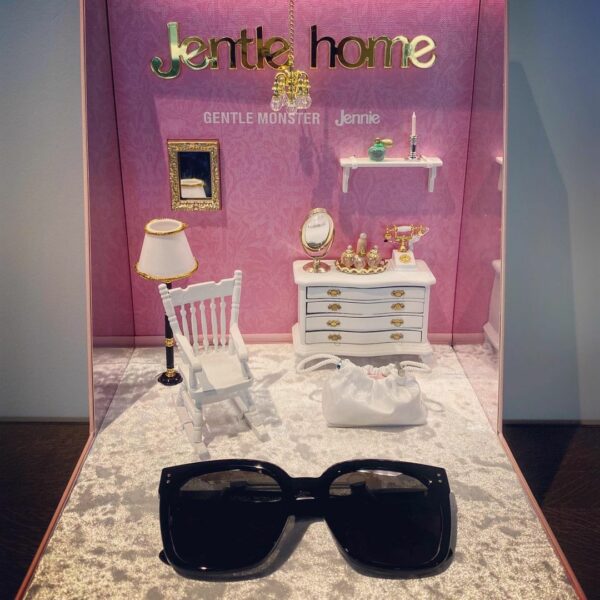 Cause every sunglass needs its own doll house. Thank you @gentlemonster  for mak…