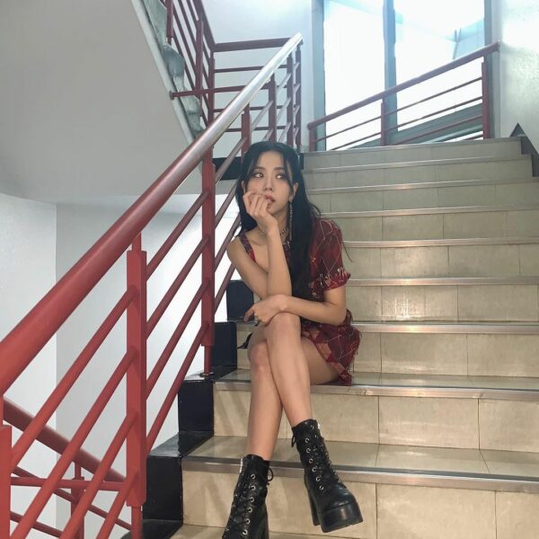 이번 정규앨범 활동을 하면서 많은 부분에서 성장할 수 있었던 것 같아요 블링크 언제나 저를 더 여러 가지 감정을 배우고 느낄 수 있는 사람으로…