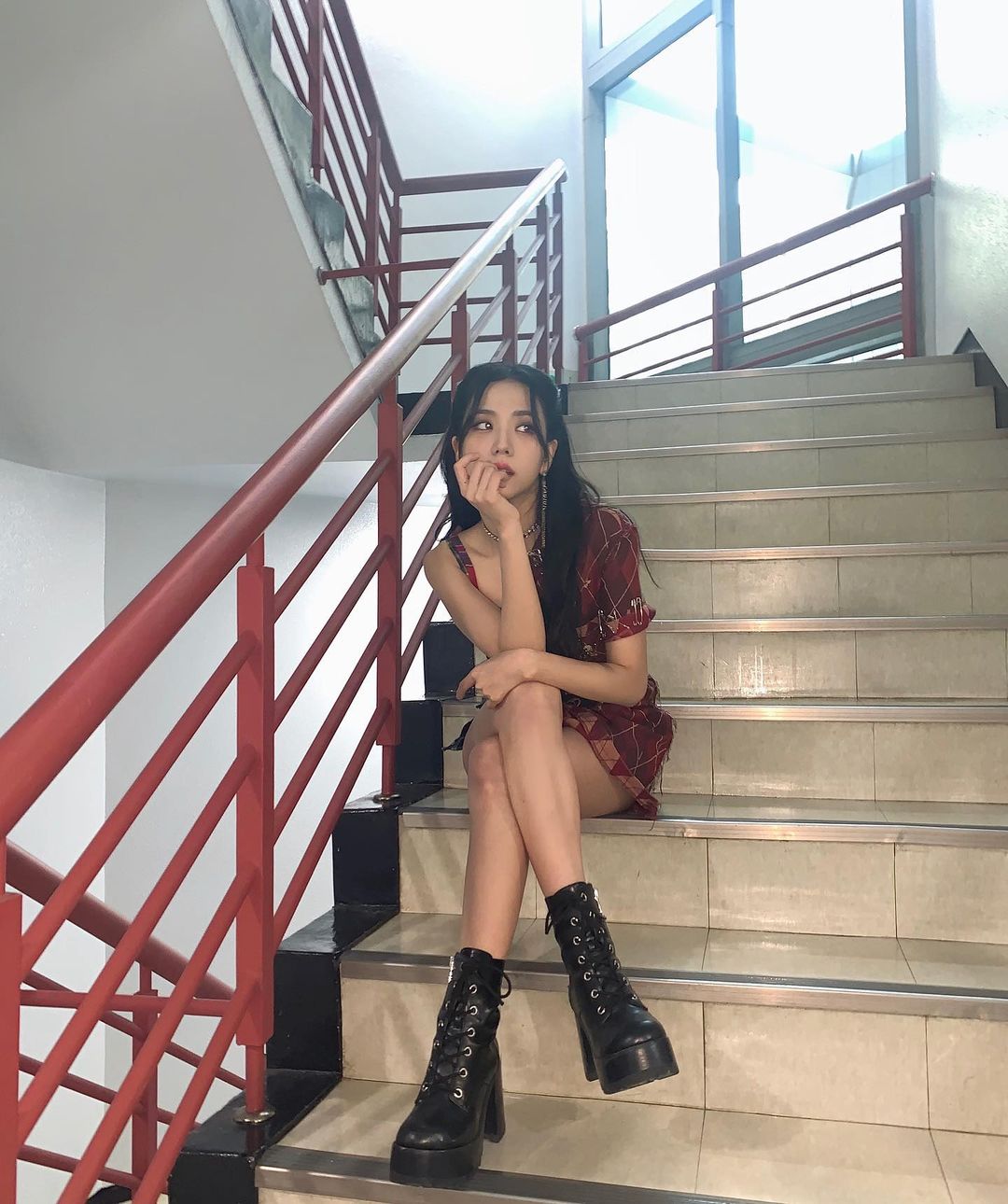 이번 정규앨범 활동을 하면서 많은 부분에서 성장할 수 있었던 것 같아요 블링크 언제나 저를 더 여러 가지 감정을 배우고 느낄 수 있는 사람으로…