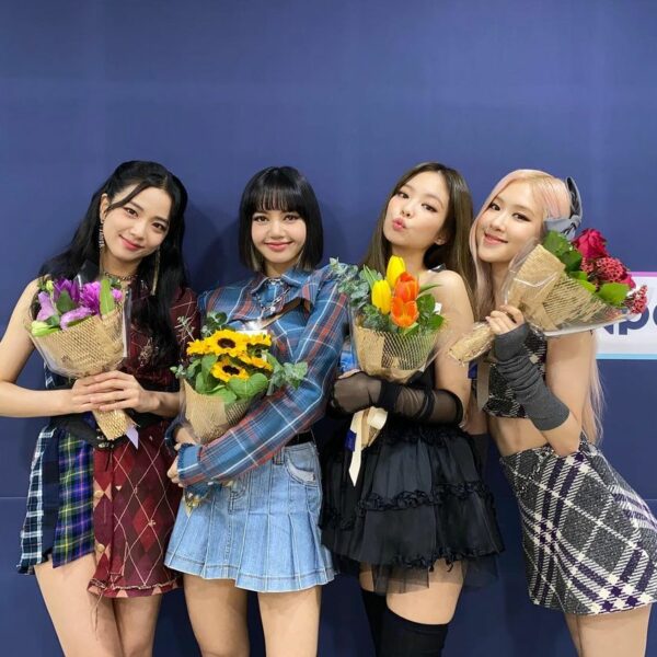 Thank you so much BLINKs  lovesick girls so full with love…