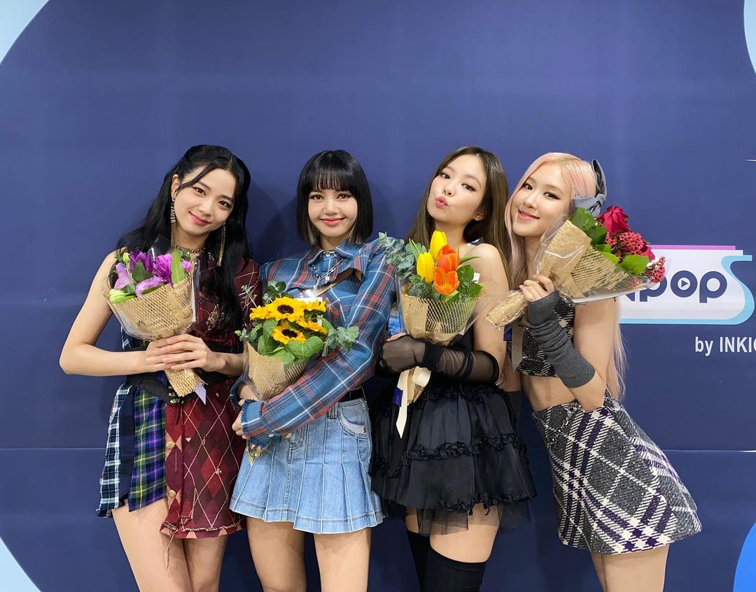 Thank you so much BLINKs  lovesick girls so full with love…