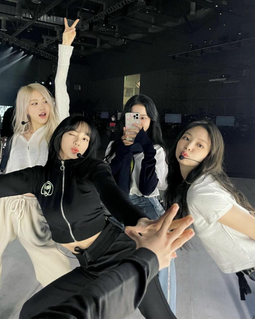 @blackpinkofficial 
2021.1.31 don’t miss out THE SHOW see you real soon …