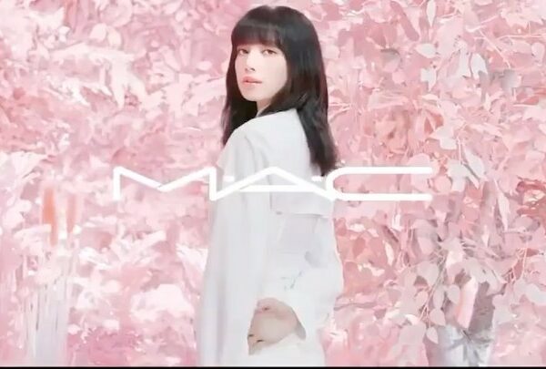 #광고 @MACcosmetics #MACLOVESLISA #MACLIGHTFULC…