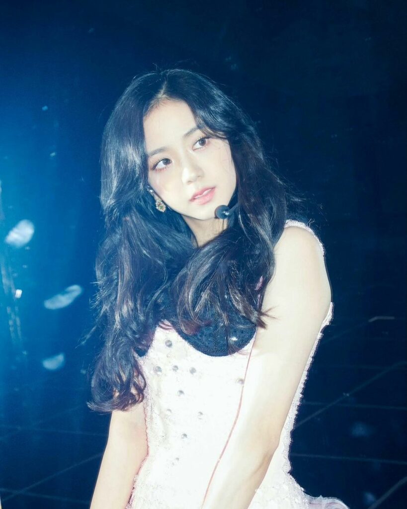 다들 The Show 재밌게 보셨나요?
모두가 안전하게 즐기셨기를 바라요
이번에 좋은 공연을 위해 노력해주신 모든 스텝분들 너무 감사드립니다
그…