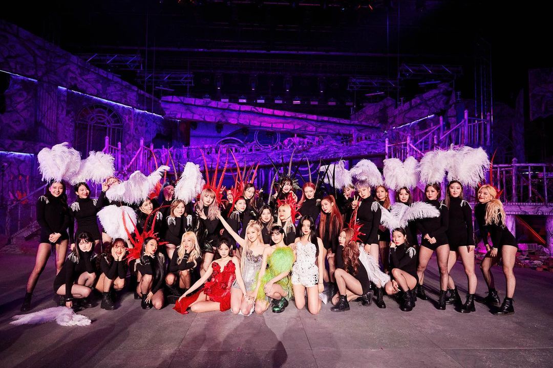 모두들 너무 너무 고생하셨어요오
우리의 자랑스러운 언니 오빠 동생들 다 최고
@__gamzza @jw_lee78 짱…