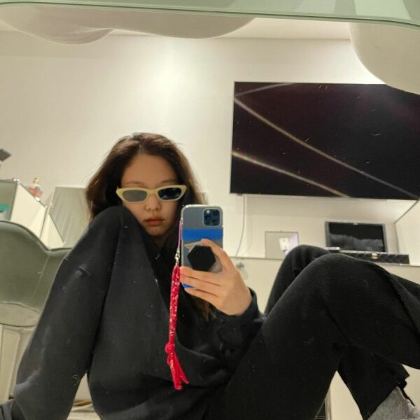 Messy hair Messy mirror …