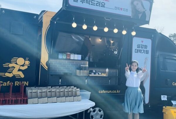 내 인생 첫 2개의 커피 & 분식차의 주인공들 @jennierubyjane @lalalalisa_m…