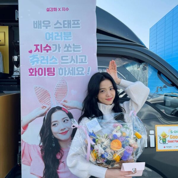 ‘츄’러스 먹으면서 열심히 찍고 있어요
항상 고맙고 사랑합니다 우리 블링크 
#설강화 #영초 
#김지수닷컴…