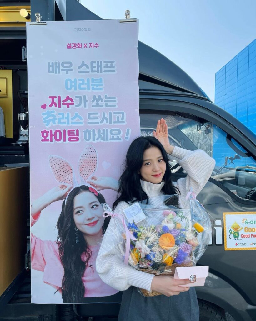 ‘츄’러스 먹으면서 열심히 찍고 있어요
항상 고맙고 사랑합니다 우리 블링크 
#설강화 #영초 
#김지수닷컴…