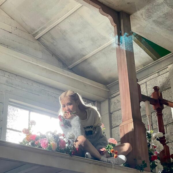 Blinks! We hit 100M views on the ‘On The Ground’ music video!!! Thank you thank ...