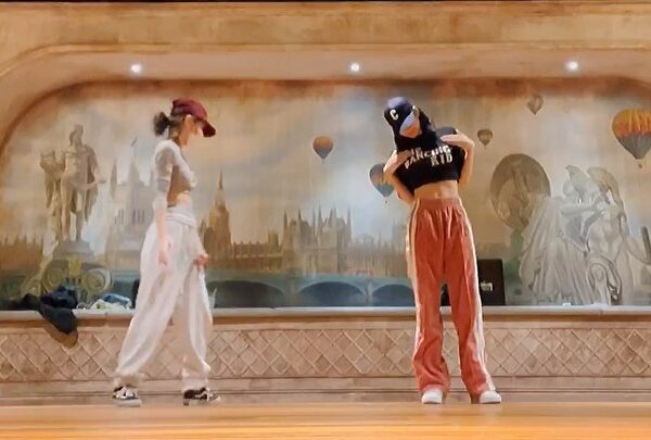 오랜만에 @cheshir_haa 랑 춤추기 we love this song sooo much…