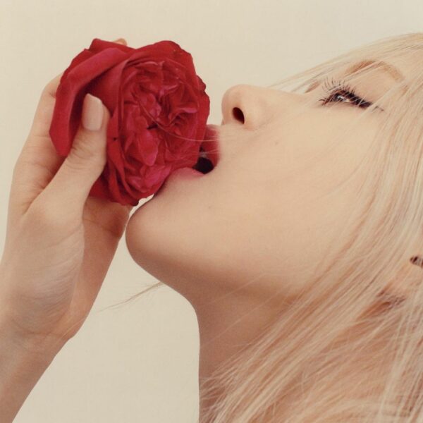 I’m so excited to be on the cover of @vogueaustralia!!! I remember standing in t...