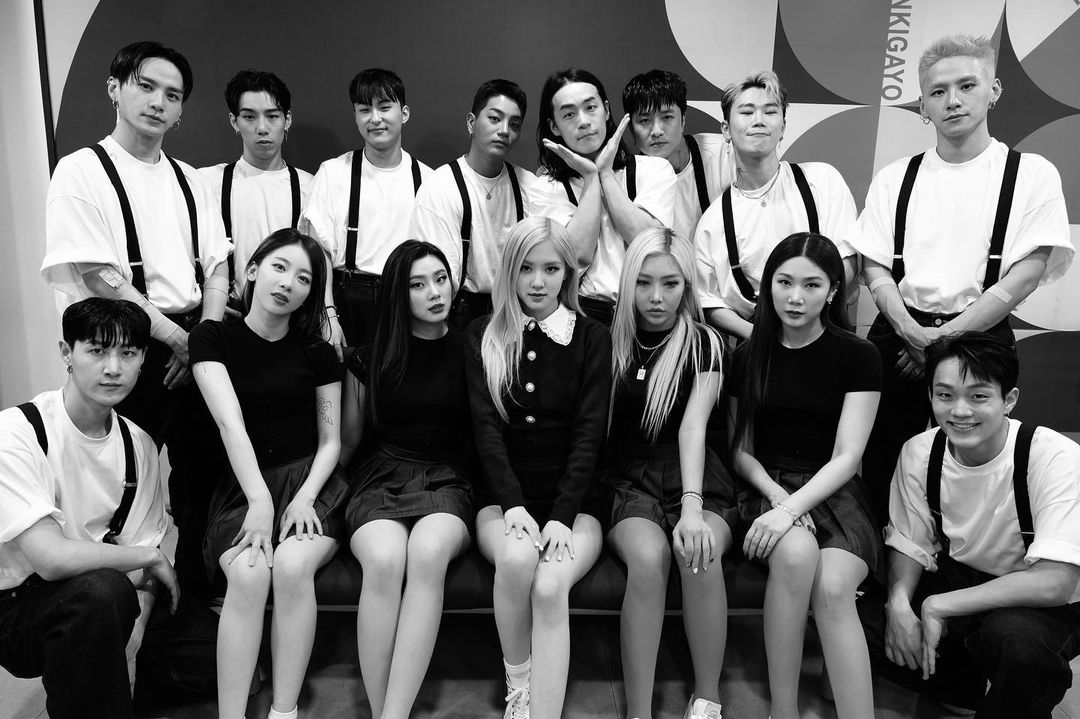 가족사진 feat. 무야호  Photo by @khanxyc…