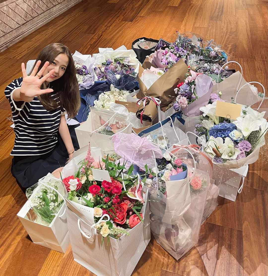 우리 블링크
시간이 흘러 어느새 5주년이 됐네요
5년이라는 시간 동안 블랙핑크 옆을 든든하게 지켜줘서 고마워요.
우리 함께한 많은 추억들이 제가…