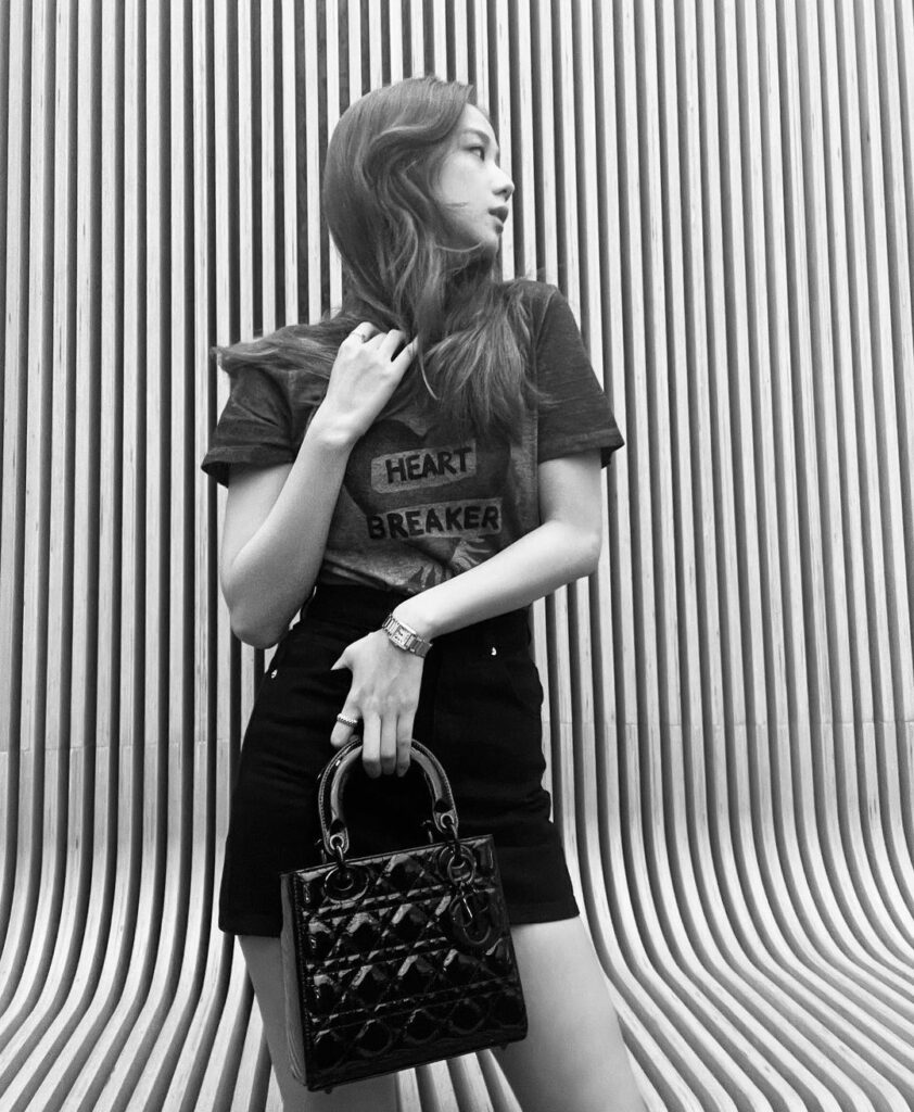 이뿌

@DIOR
#광고 #LadyDior…