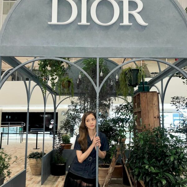 안녕 ? 
@dior #LadyDior…