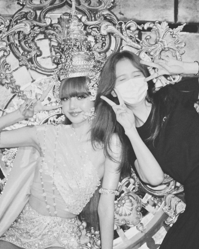 울 리사의 첫 솔로곡 #LALISA 가 지금 공개됐습니다!! 많은 응원과 사랑 부탁드려요!! 
너무너무 고생했고 자랑스럽고 사랑해
@lalala…