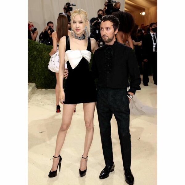 @ysl @anthonyvaccarello at the met …