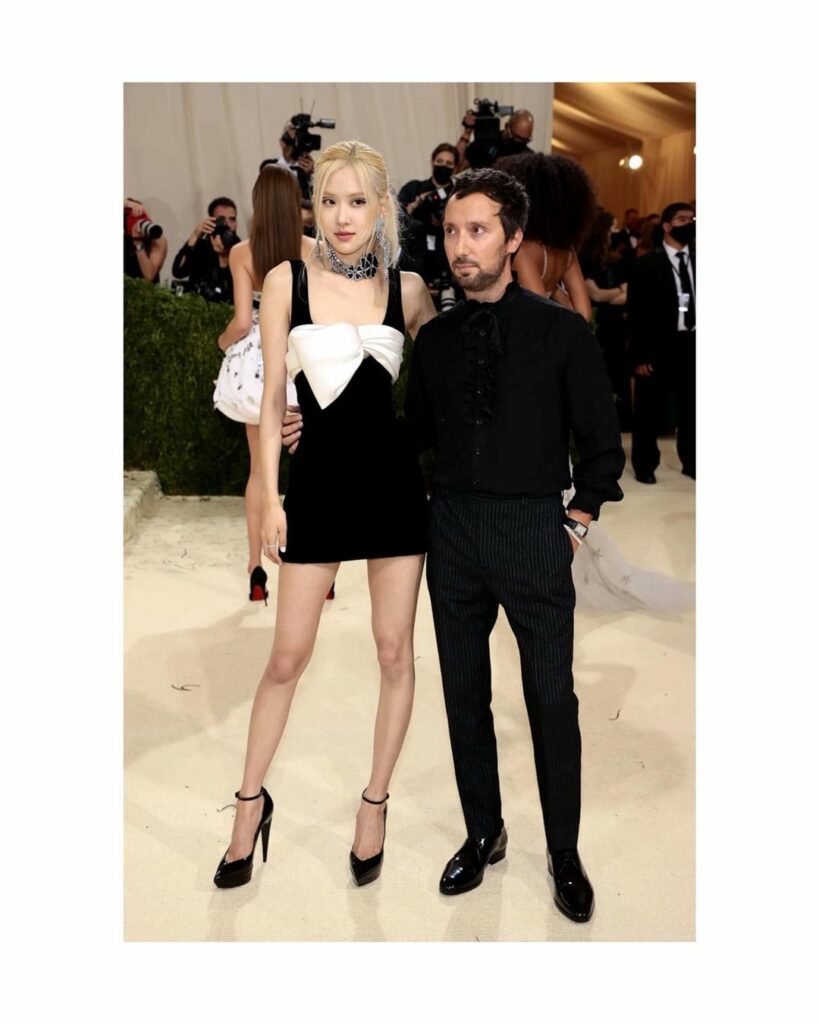 @ysl @anthonyvaccarello at the met …