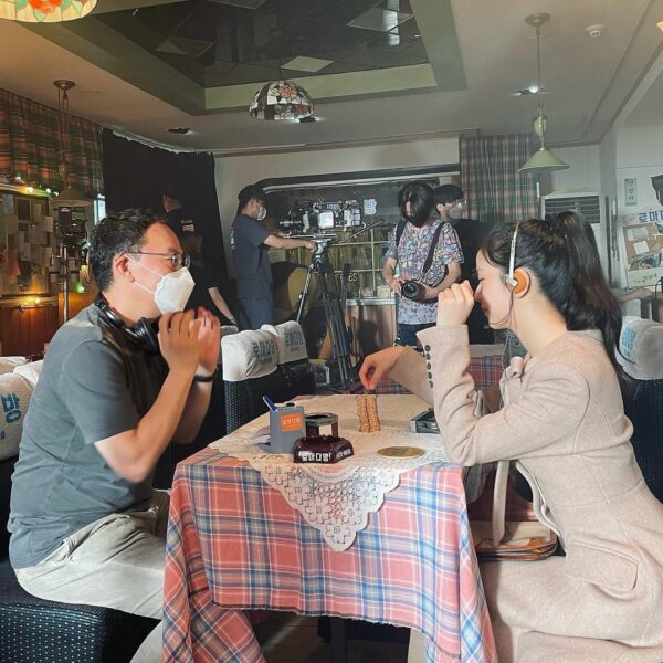 어느새 시간이 흘러 설강화를 보내며
오랜 시간 함께 너무나도 고생했던 사랑하는 조현탁 감독님과 모든 감독님들 그리고 모든 스텝분들 감사합니다
(…
