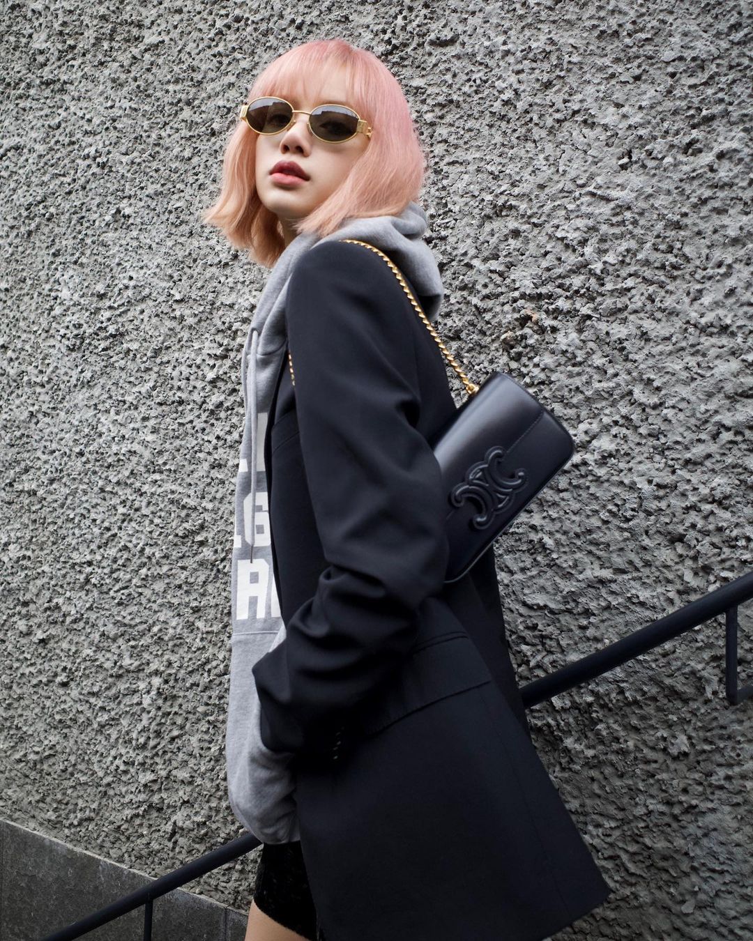 @CELINE 
#광고
#CELINECUIRTRIOMPHE
#CELINEBYHEDISLIMANE…