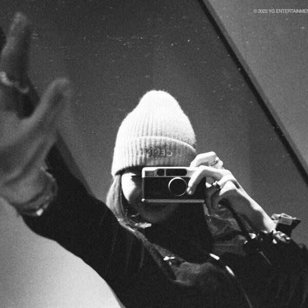 ⠀
LISA 0327 PHOTOBOOK VOL.03
⠀
Release Date : 3/28
Pre-Order : 3/7 – 3/27
⠀
#LIS…