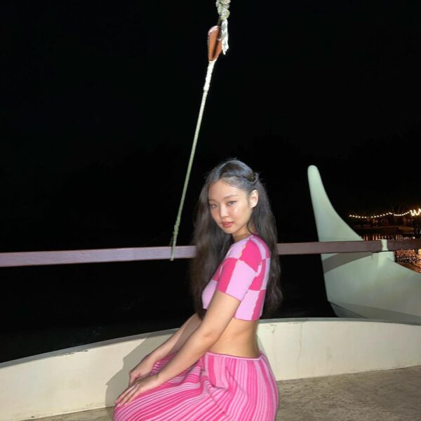 Pink hawaiian girl …