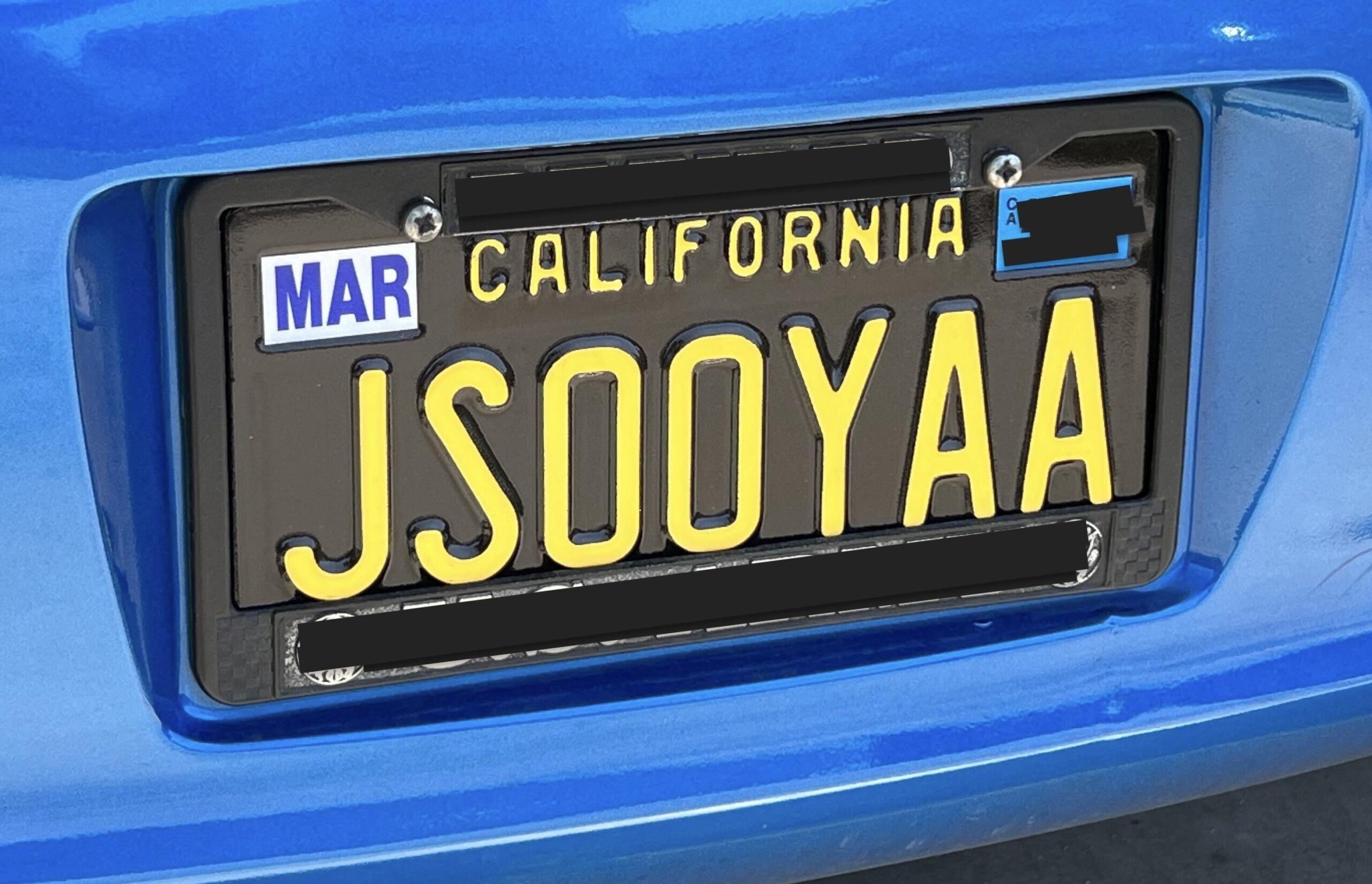 Spotted: Jisoo’s ride the next time she visits California😅 Would’ve been cool if the car was pink or black too. 🖤💖