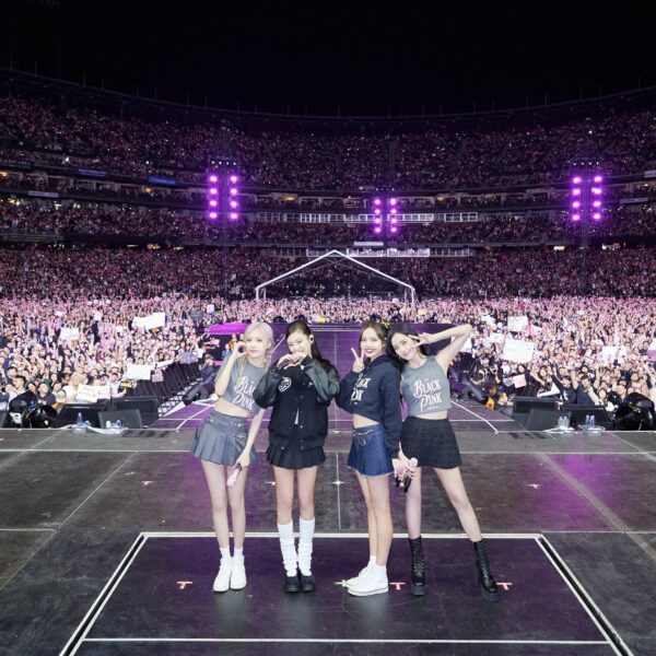 230830 BLACKPINK WORLD TOUR [BORN PINK] SAN FRANCISCO ENCORE GROUP PHOTO