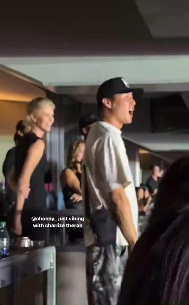 230826 Charlize Theron @ BLACKPINK WORLD TOUR [BORN PINK] Los Angeles Encore