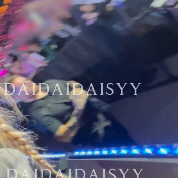 230822 ROSÉ took a vid using Blink’s phone @ BLACKPINK WORLD TOUR [BORN PINK] San Francisco Encore