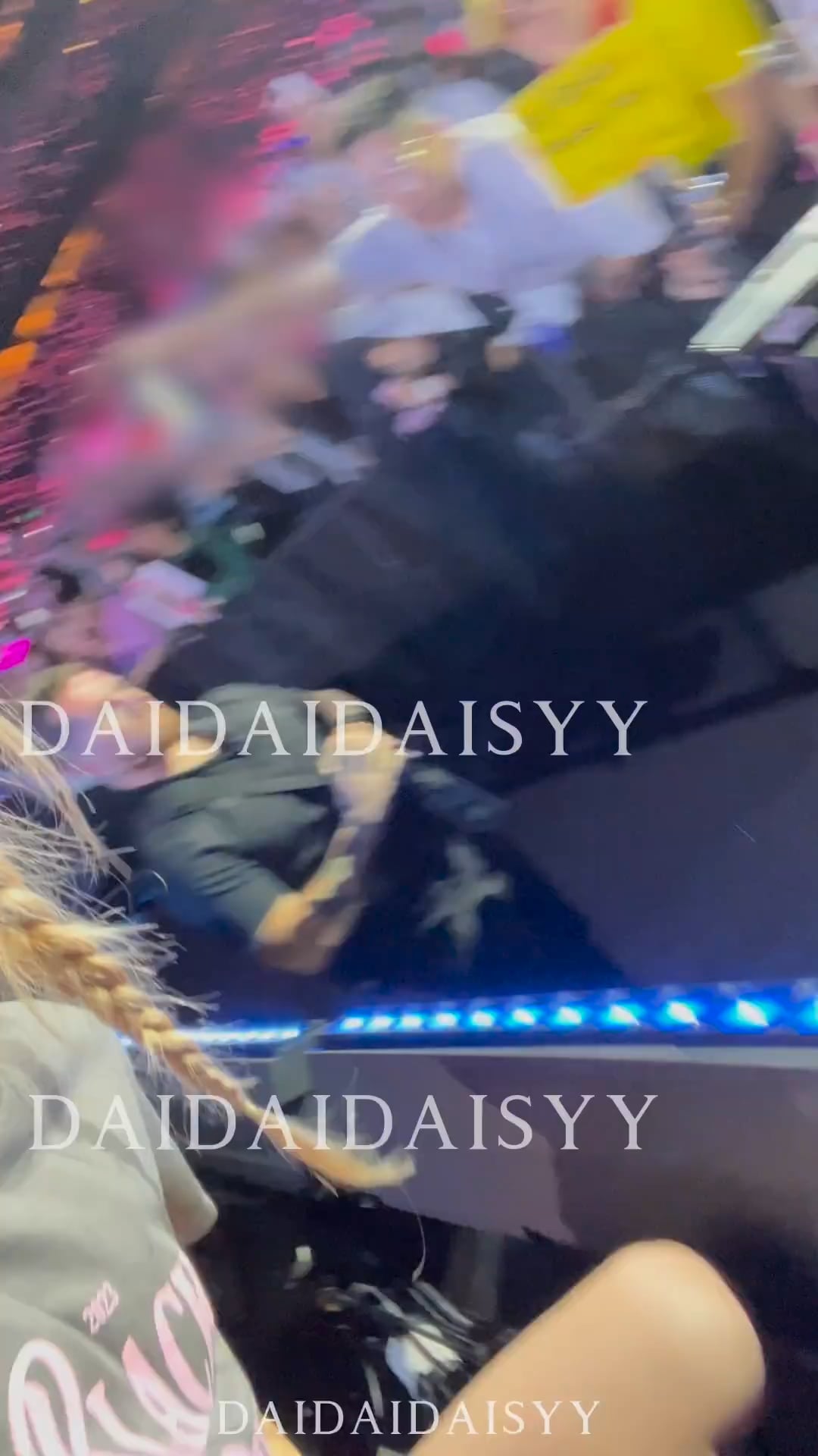 230822 ROSÉ took a vid using Blink’s phone @ BLACKPINK WORLD TOUR [BORN PINK] San Francisco Encore