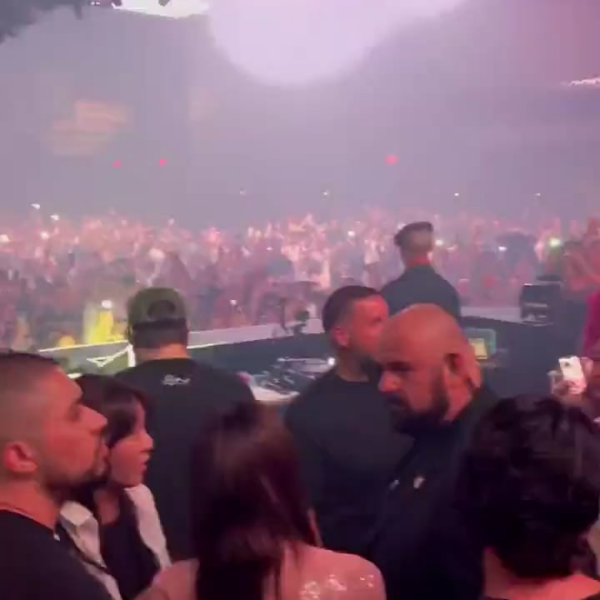 230819 Lisa spotted at DJ Snake’s set @ Zouk Nightclub Resort’s World Las Vegas