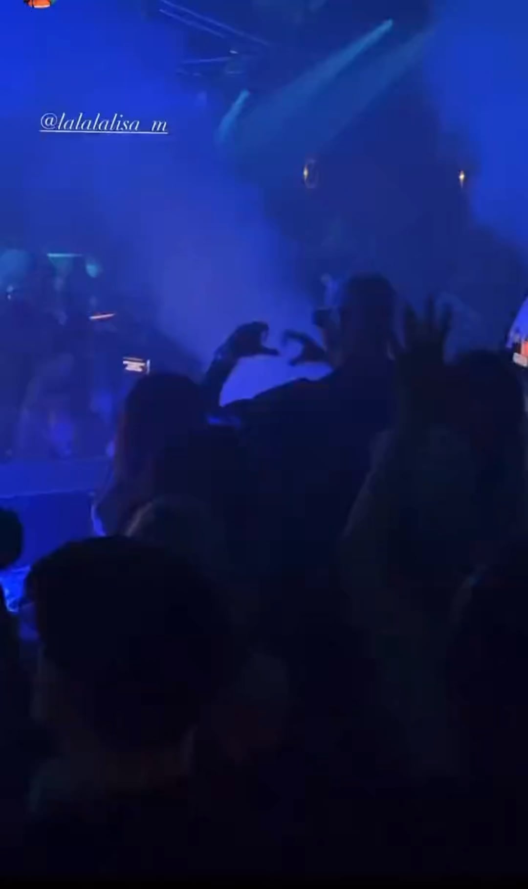 230819 Lisa spotted at DJ Snake’s set @ Zouk Nightclub, Resort’s World Las Vegas