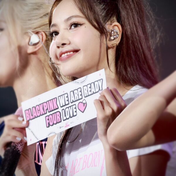 Lisa @ BORN PINK WORLD TOUR HANOI (LiFn0327)