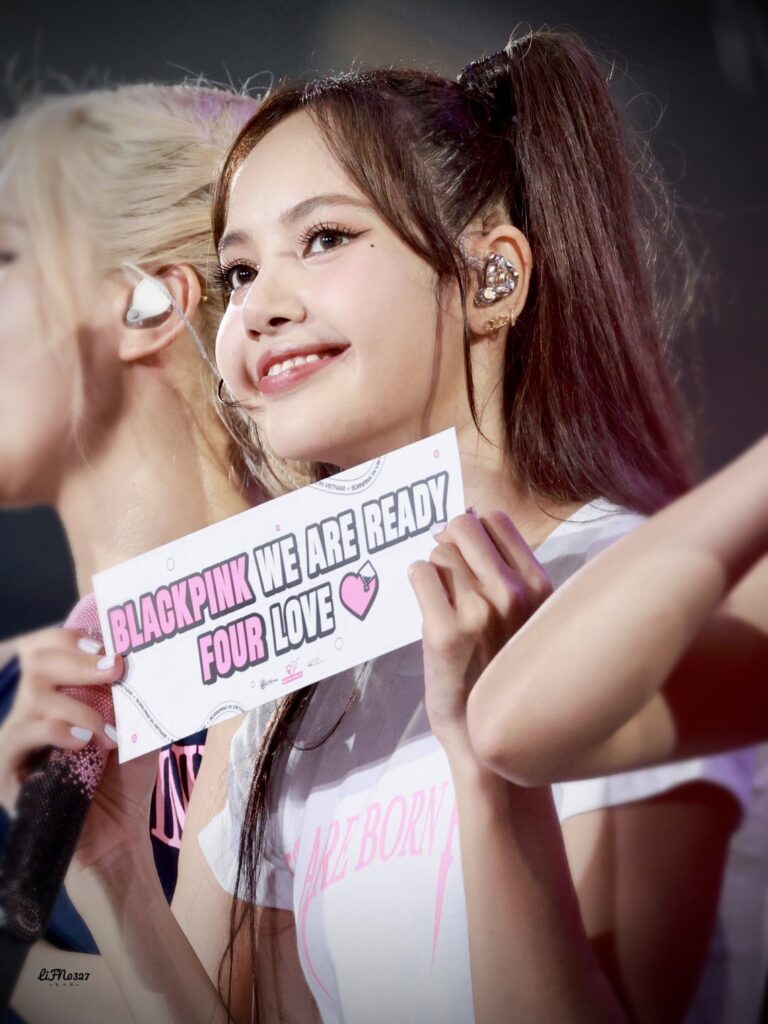 Lisa @ BORN PINK WORLD TOUR HANOI (LiFn0327)
