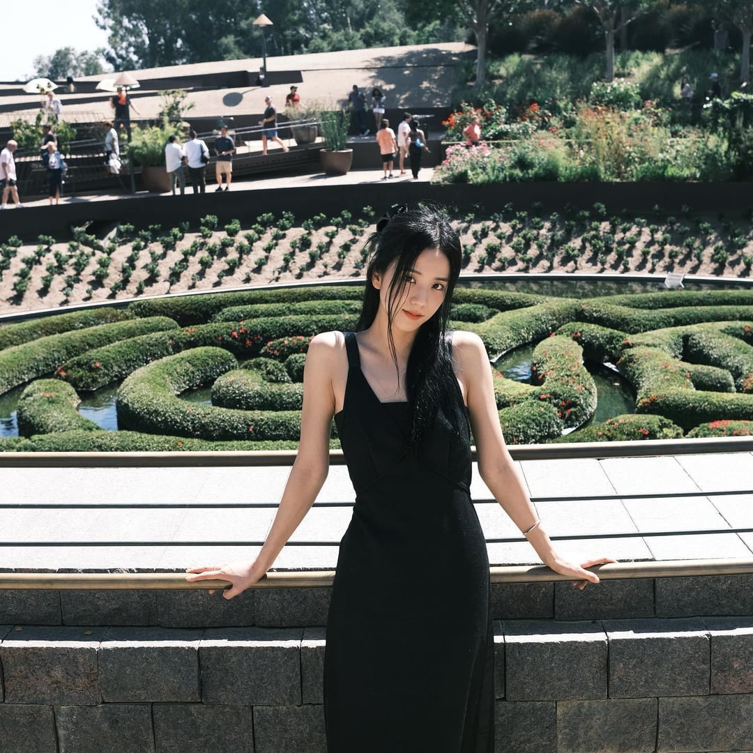 230829 Jisoo IG Update