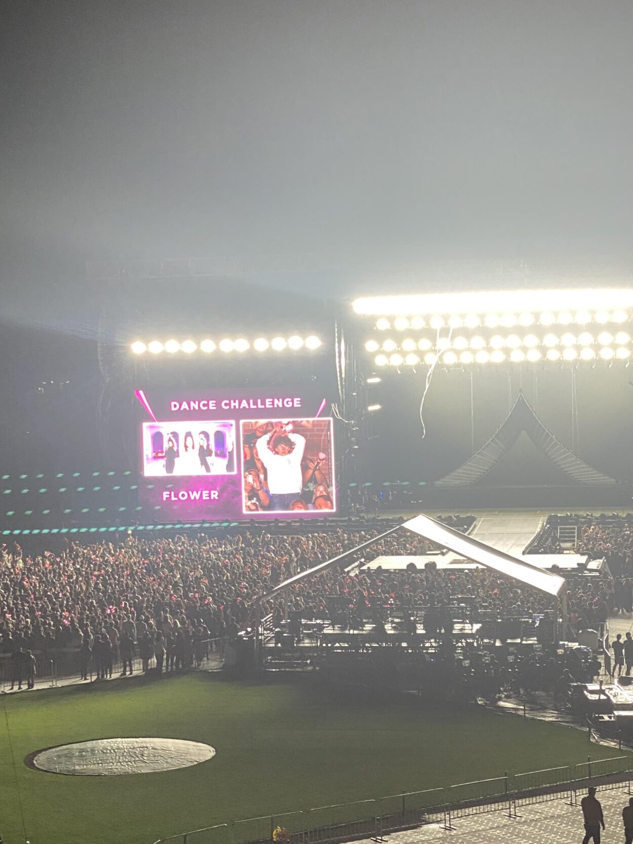 230825 Assistance requested from Blinks who attended SF show at Oracle - looking for footage of dance cam