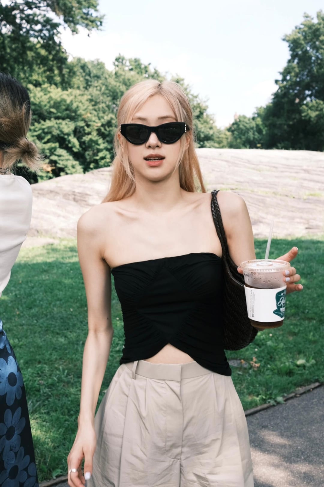 230819 Rosé Threads Update