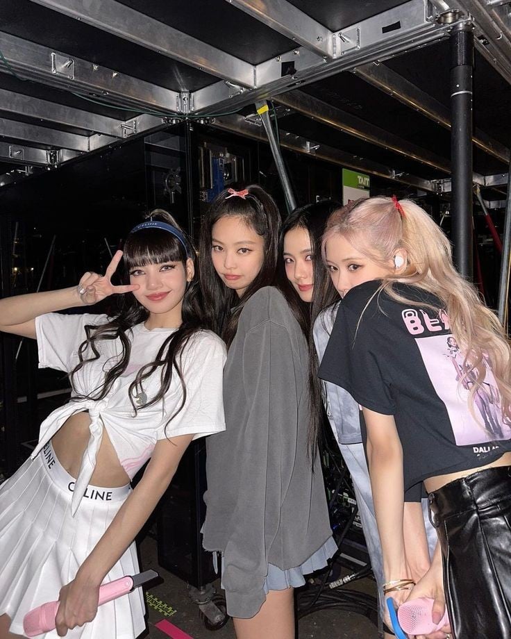 Vote up if u think Blackpink are fire ❤️