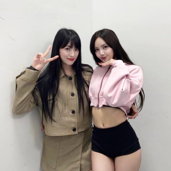 230917 jiyyoon_s2 IG Update w/ Lisa