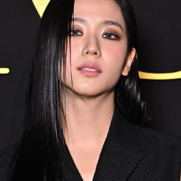 230926 Jisoo @ DIOR Paris Fashion Week (Getty Images)