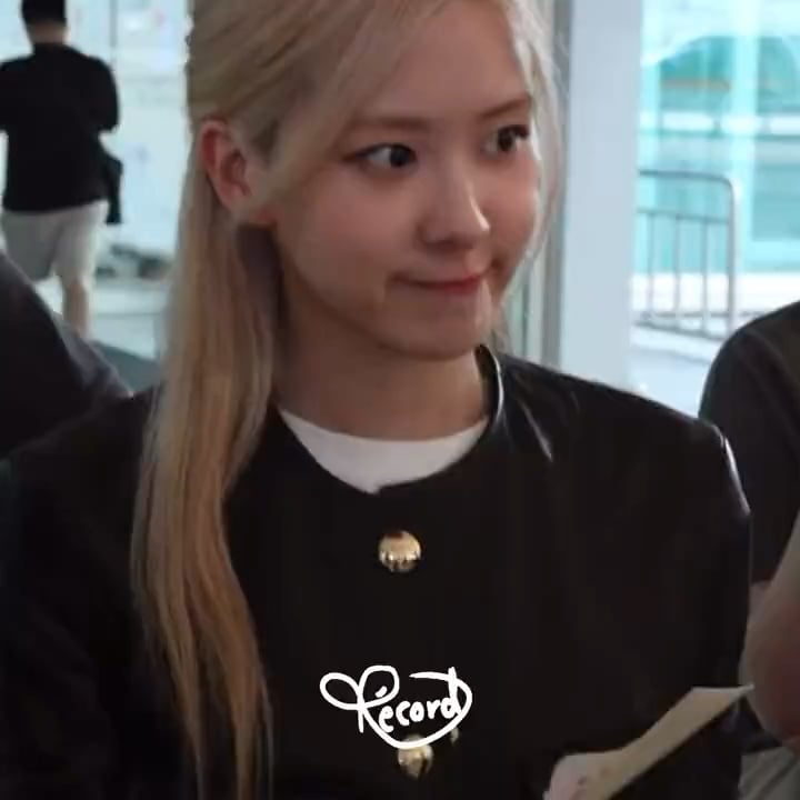 230912 Rosé @ Incheon International Airport (Arrival from New York)