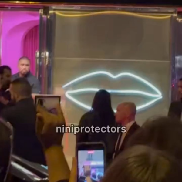 230930 Jennie arrives at Crazy Horse Paris for Lisa’s final show