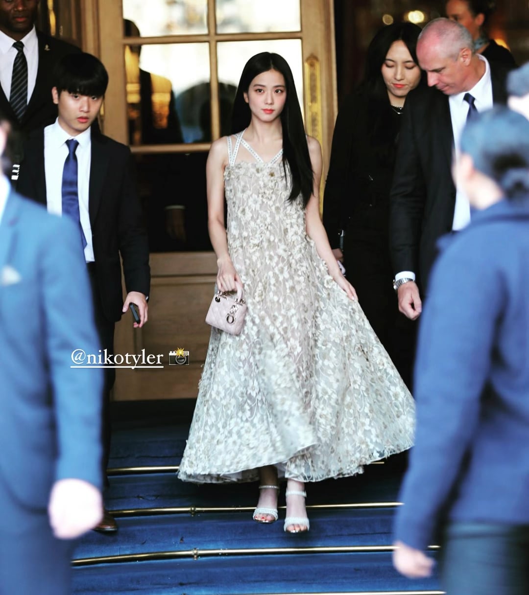 230926 Jisoo on her way to DIOR Paris Fashion Week Afterparty