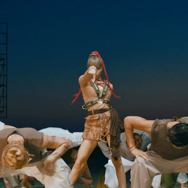 230919 LISA - ‘MONEY’ EXCLUSIVE PERFORMANCE VIDEO hits 900 MILLION VIEWS on Youtube!